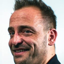 烏爾斯·瑞恩 飾演 Hans