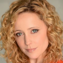 安妮·特德斯可 飾演 Helen