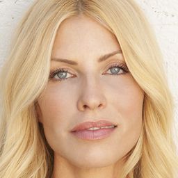 Morgan Walsh - 伊萬的生活演員 飾演Lucy Lawrence