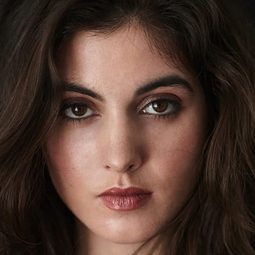 克萊兒·楚斯特 飾演 The Physio