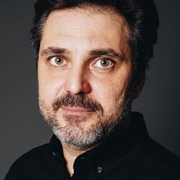 Alpay Atalan 飾演 Ana