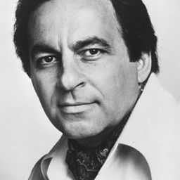 Theodore Lambrinos 飾演 Montano