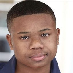 Kaleb Alexander Roberts 飾演 Young TQ