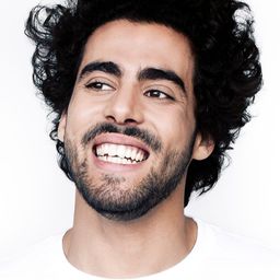 阿蒂伯·阿哈利迪 飾演 Shariff