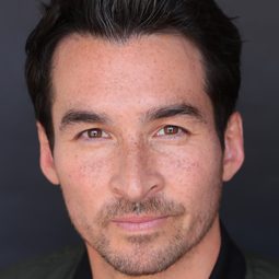 Jay Hayden 飾演 Jim