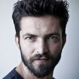 İlker Kızmaz 飾演 Tahsin