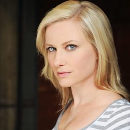 Emily Holmes 飾演 Hendrickje