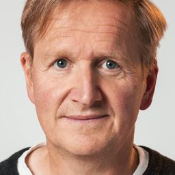 Matthew Cottle 飾演 George