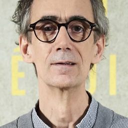 César Saratxu 飾演 Antxon