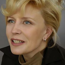 克里斯蒂娜·揚達 飾演 Rita