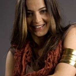 Patricia Castañeda 飾演 Ana