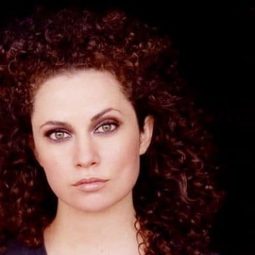 Ceciley Jenkins - 黑幫第二代演員 飾演Claire the Waitress