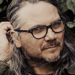 Jeff Tweedy 飾演 Jeff Tweedy