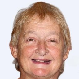 潔妮娜達維斯基 飾演 Vera