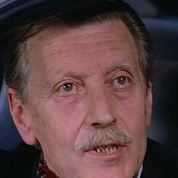 Lanfranco Spinola 飾演 Consul Burns