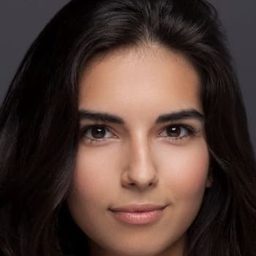 亞瑟敏·亞茲琪 飾演 Meltem