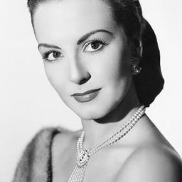 Marga López 飾演 Beatriz