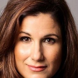 Stephanie J. Block 飾演 Netta