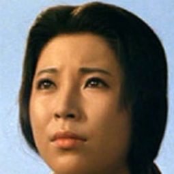 入江若葉 飾演 Isuzu Baba