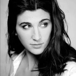 Evita Ciri 飾演 Moglie Fantinari