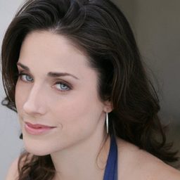 Danielle Petty 飾演 Sexy Female