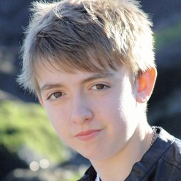 傑克·斯坎倫 飾演 Shmuel