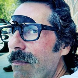 Gregg Gilmore - 小吃店演員 飾演Gambleholic