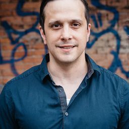 Adam Holley 飾演 Former Inmate