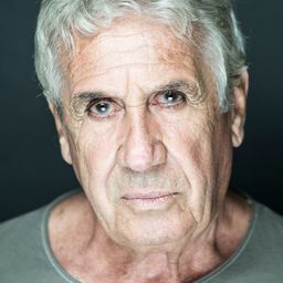 Giorgio Biavati 飾演 Manlio Corzani