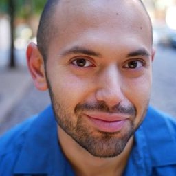 Michael Loayza 飾演 Davi