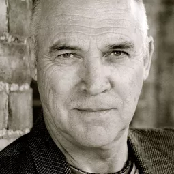 Stuart Wilson 飾演 Marcello di Elsi