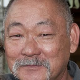 Cranston Komuro 飾演 Fooj Fujiyama