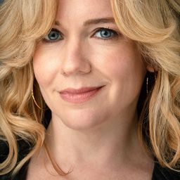 Jessica Goldapple - 的士判決演員 飾演Radio Voice (voice)