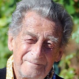 Jean Lacouture - 愛之頌演員 飾演Historian