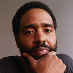 凱文·卡羅 飾演 Barry