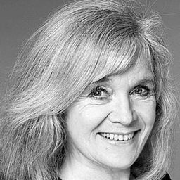 安妮塔·沃爾 飾演 Cecilia Hall