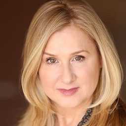 Mary Carrig 飾演 Elaine Bredehoft