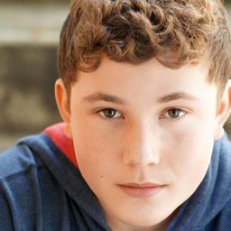 Aidan Cullen 飾演 Shaun