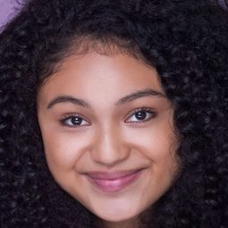 艾莉安娜·蘇雅 飾演 Sam Hobbs