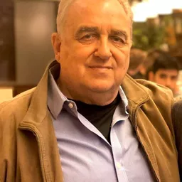 Simon Napier-Bell 飾演 Self