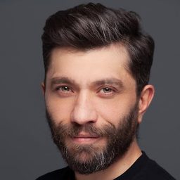 歐茲古·埃姆雷·尤迪倫 飾演 Bülent