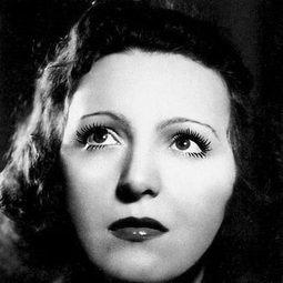 Marie Bell - 舞會請帖演員 飾演Christine Surgère