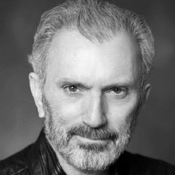 安東尼奧·瓦雷羅 - 毋忘當初的妳演員 飾演Lorenzo