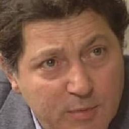 Roland Bertin 飾演 Mr. Nicholls