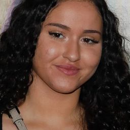 Kiyane Benamara 飾演 Leila