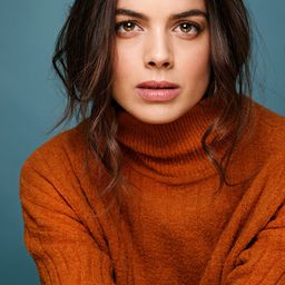 阿內絲·帕雷諾 飾演 Noura