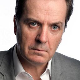 Jonathan Hansler 飾演 Geoffrey Howden