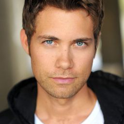 Drew Seeley 飾演 Derek