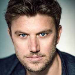 亞當·狄莫斯 飾演 Jake Taylor