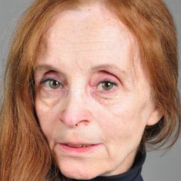 Güneş Galava 飾演 Grandmother